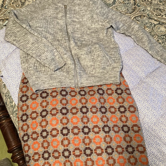 Adorable 🥰 szXS grey zip cardigan - Picture 8 of 9